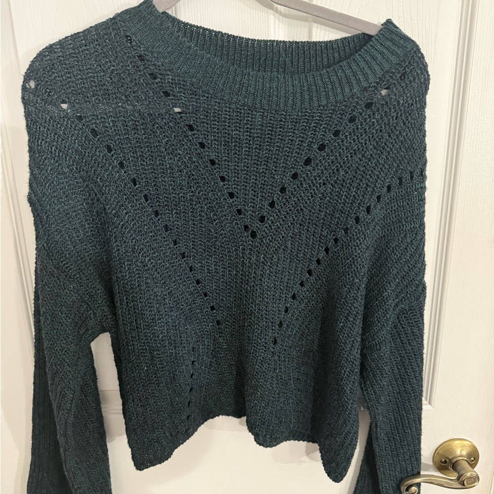Francesca's Collections Green Crew Neck Sweater with Decorative Knit